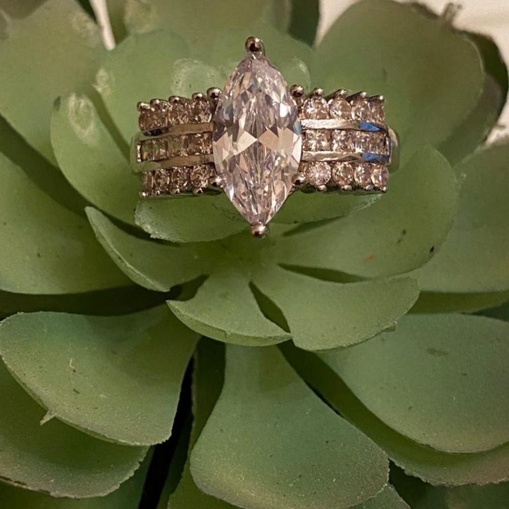 wedding ring - Picture 11 of 11